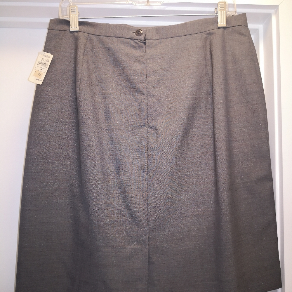SALE Calvin Klein 2 piece suit - Picture 6 of 8